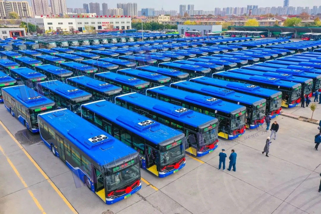 揚(yáng)州客戶(hù)500臺(tái)公交車(chē)安裝路牌交車(chē)儀式！